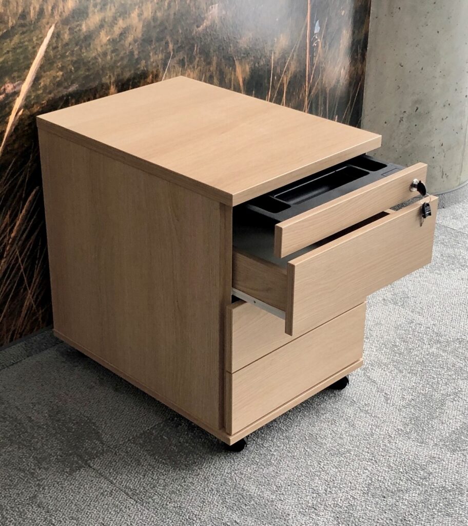 szafka pod biurko na kółkach, kontenerek podbiurkowy z szufladami i piórnikiem